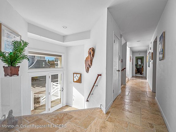 4th image of 127 Long Beach Blvd #C
