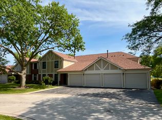 1054 Deerpath Ct, Wheeling, IL 60090