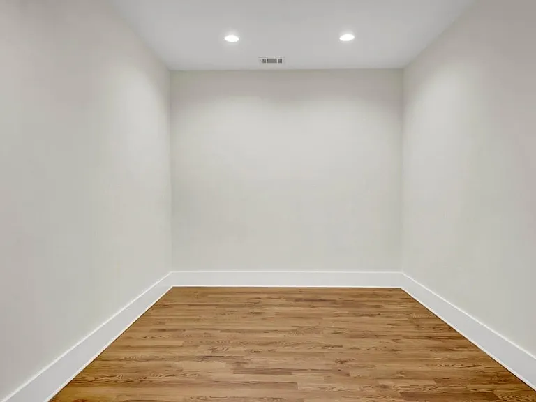 1442 Mercer Ave — Photo 23