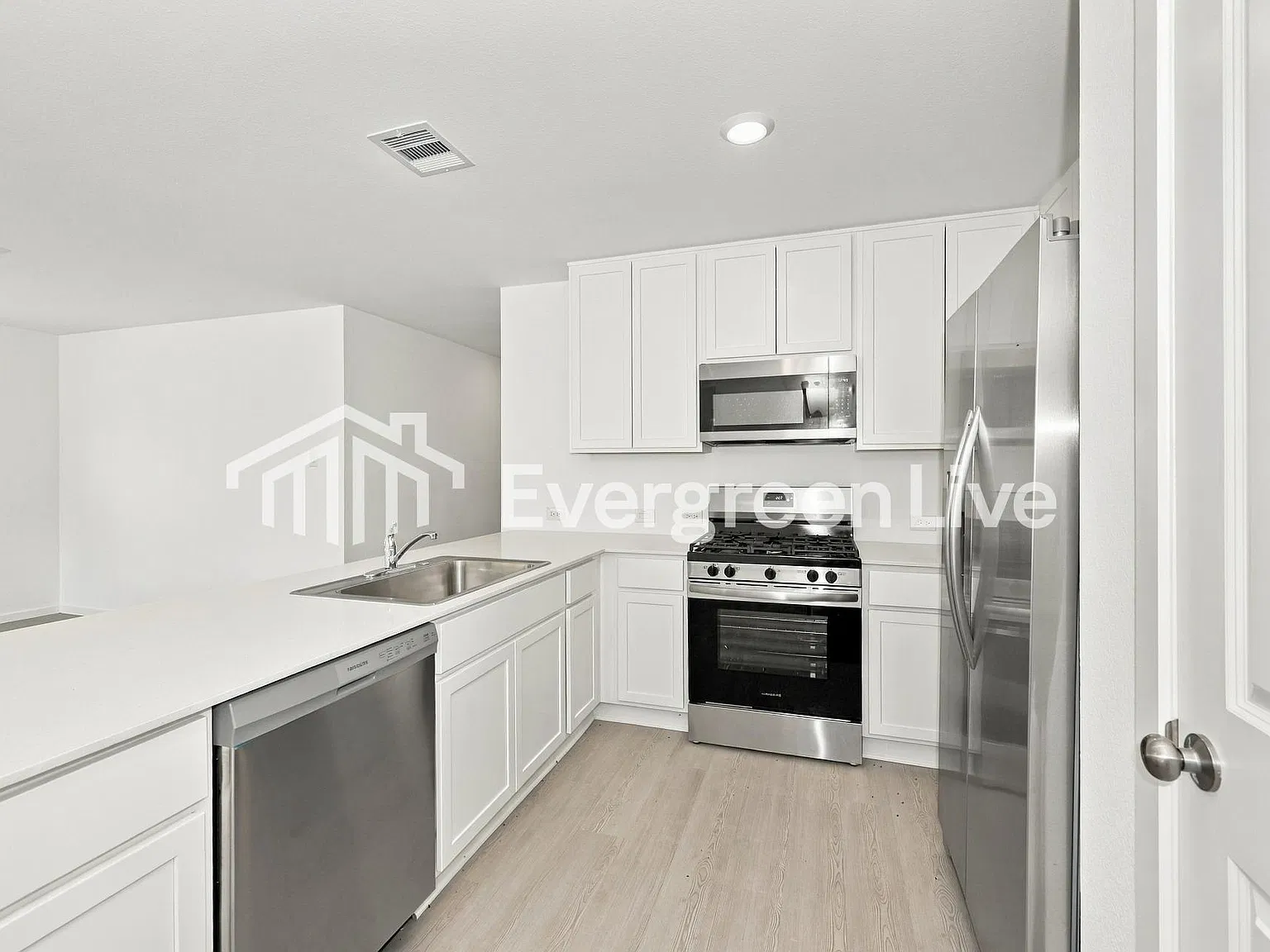 4 bed, 2.0 bath, 1667 sqft, $1,595 — Photo 4