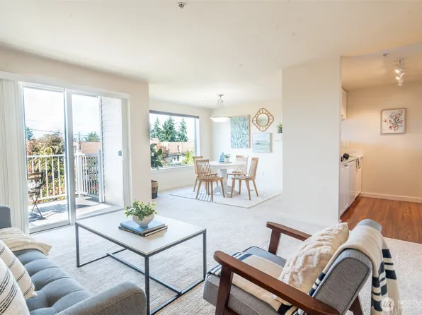 10744 Greenwood Avenue N #302, Seattle, WA 98133