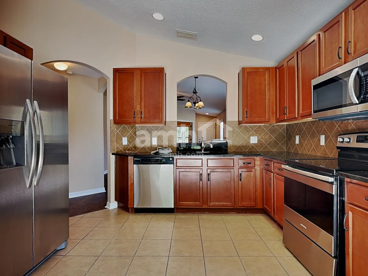 3 bed, 2.0 bath, 1484 sqft, $2,070 — Photo 3