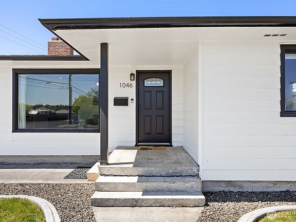 4th image of 1046 W Gem Avenue