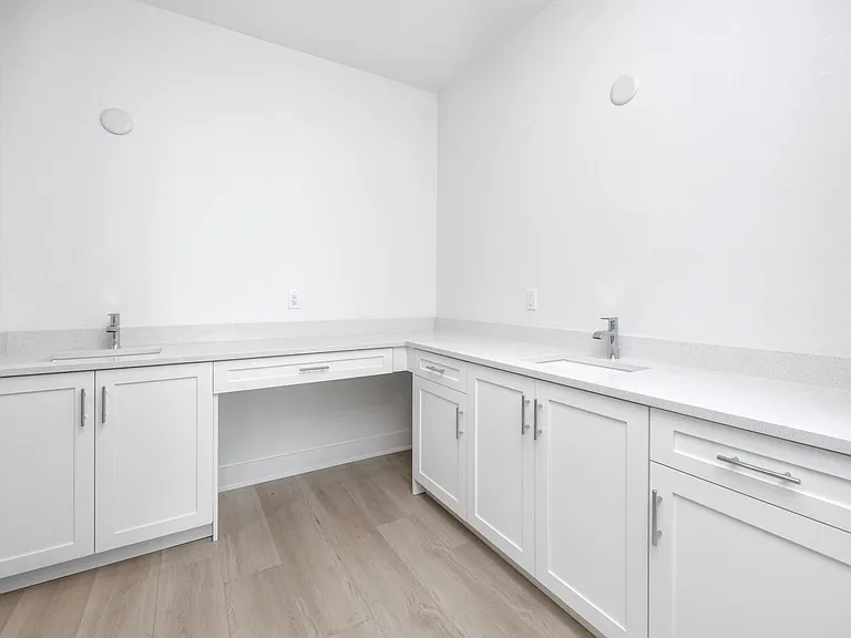 400 150th Ave #503 — Photo 28