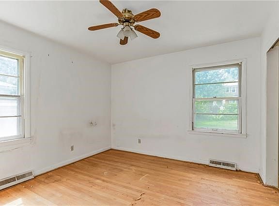 3rd image of 7618 Charlotte St