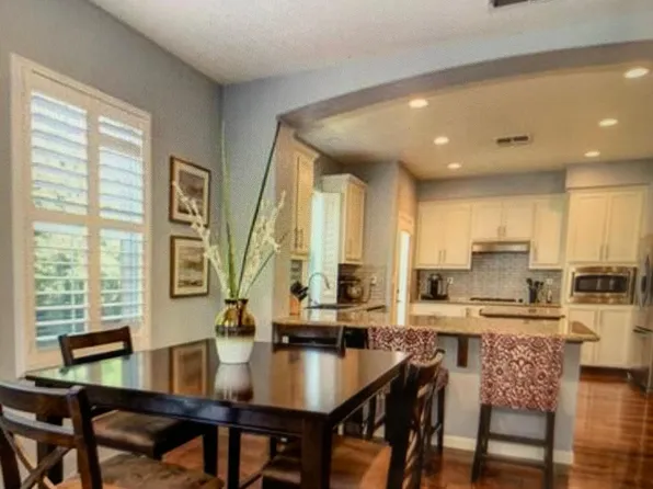 8056 Linda Isle Ln, Sacramento, CA 95831