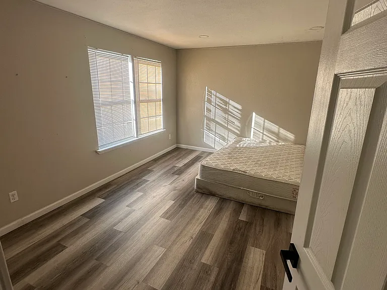 1107 Basin St #A — Photo 8