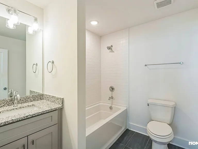 550 Markham St #10 — Photo 17