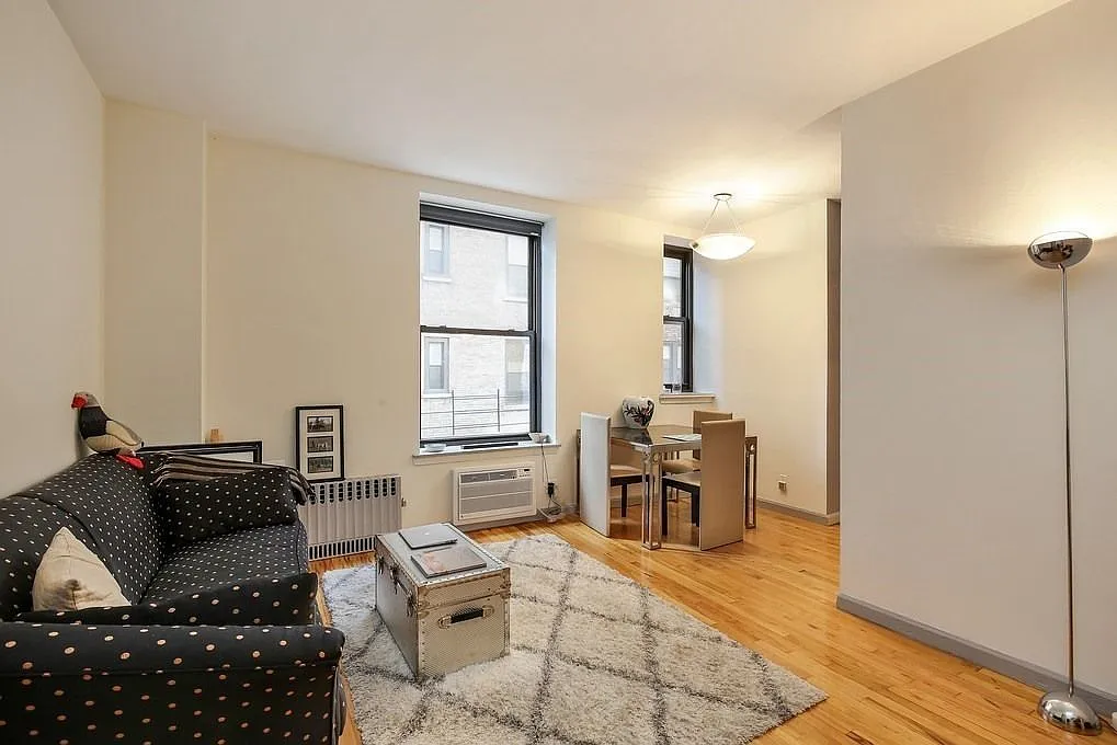 112 W 72nd St APT 4E photo 1