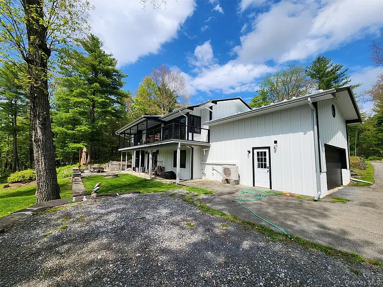 53 Lake Pleasant Dr — Photo 2