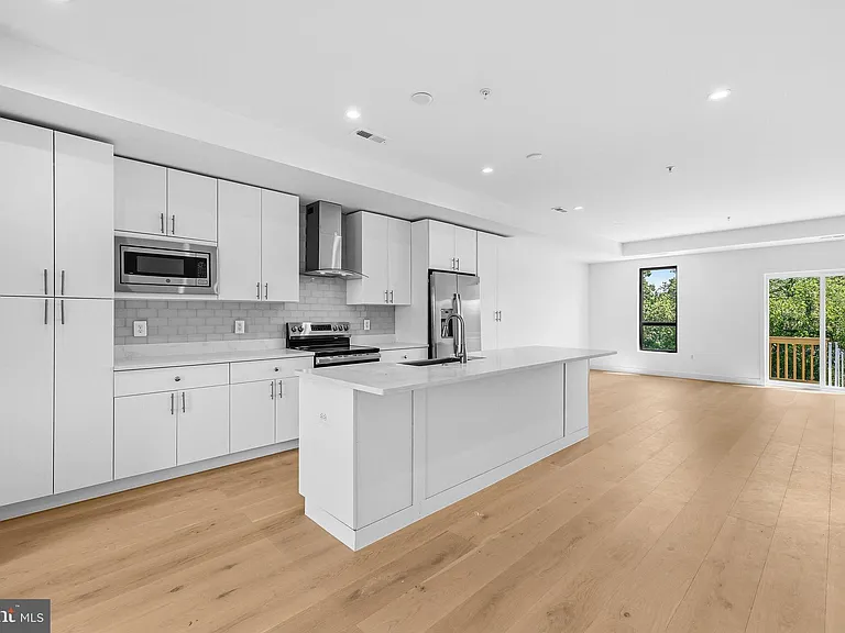 2534 Elvans Rd SE — Photo 5