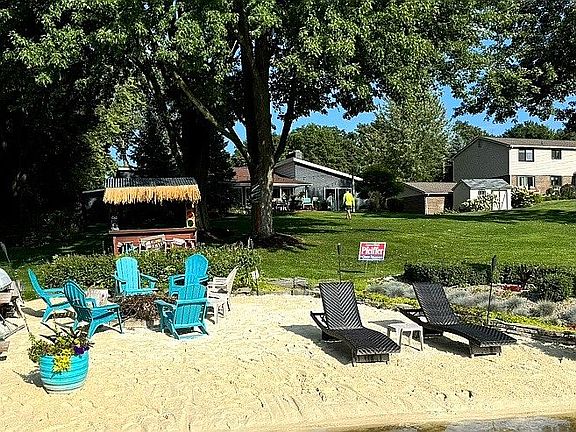 3rd image of 310 Pine Tree Rd
