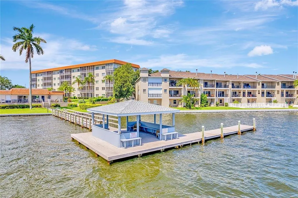 2 bed, 2.0 bath, 1269 sqft, $2,300 — Photo 1