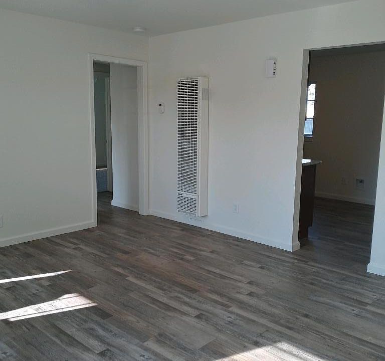 1st image of 928 W Simpson Ave