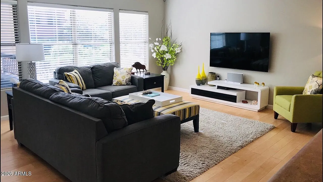 3 bed, 1729 sqft, $3,750 — Photo 1