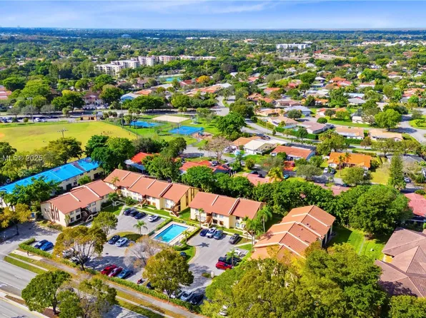 2576 Riverside Dr #415, Coral Springs, FL 33065