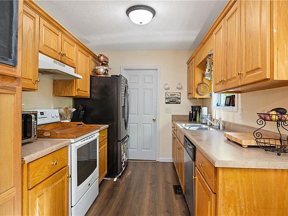 4th image of 320 Brody Dr NE
