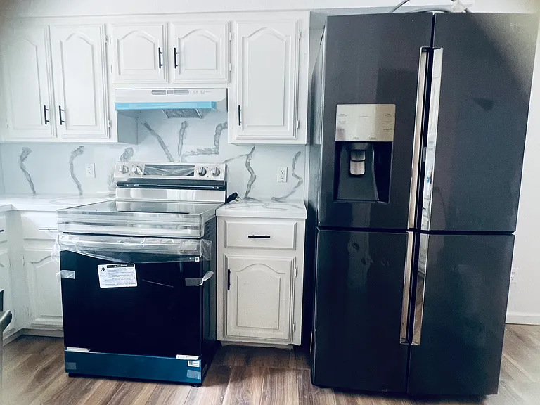 1417 Hawk Ave — Photo 3