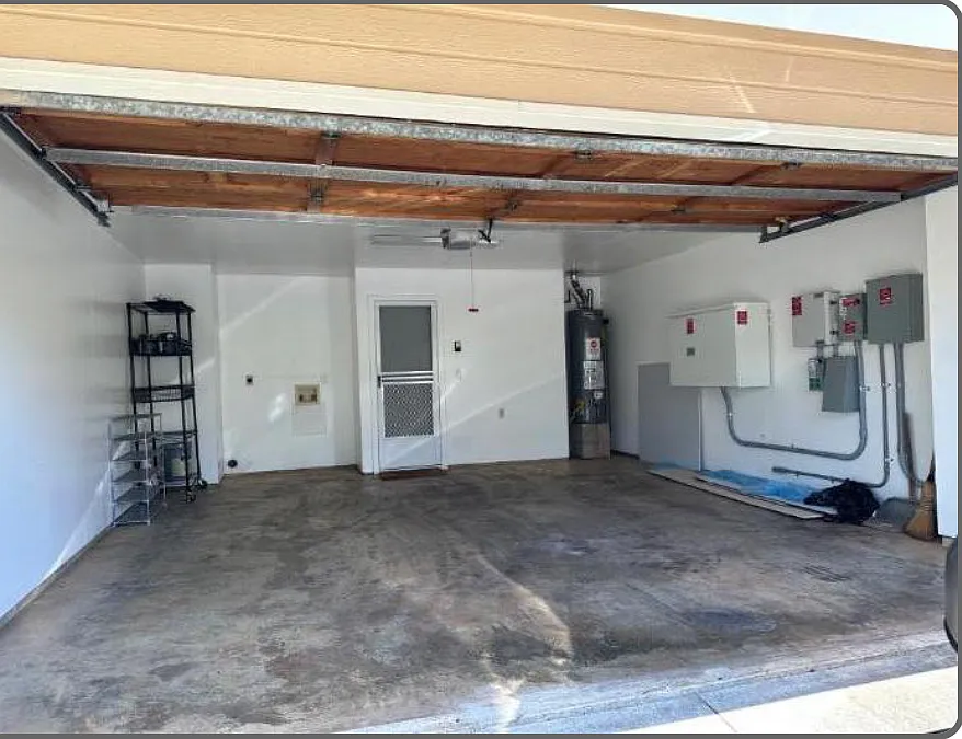 4 bed, 1317 sqft, $4,300 — Photo 3