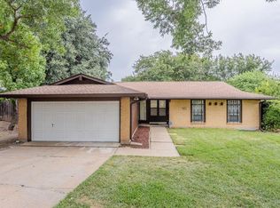1013 Summit Cir, Carrollton, TX 75006