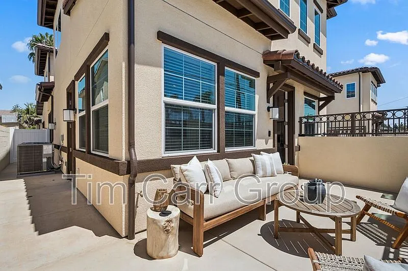 3 bed, 2.5 bath, 1441 sqft, $5,350 — Photo 3