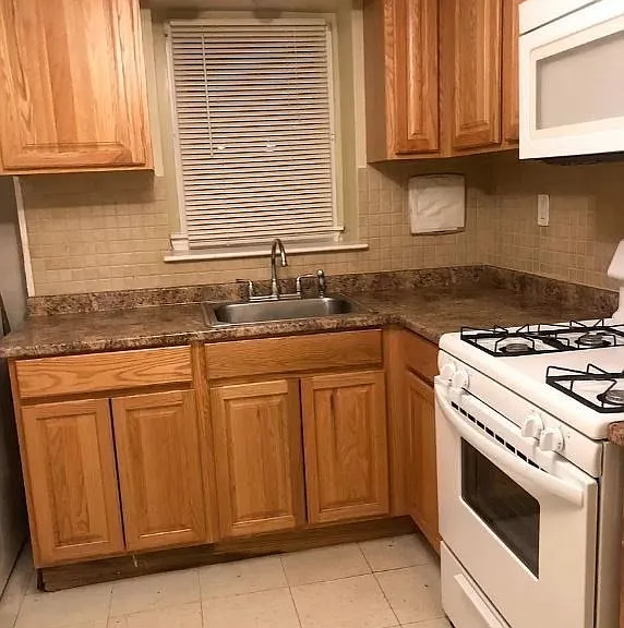 21 Weymouth Ave #1 — Photo 1