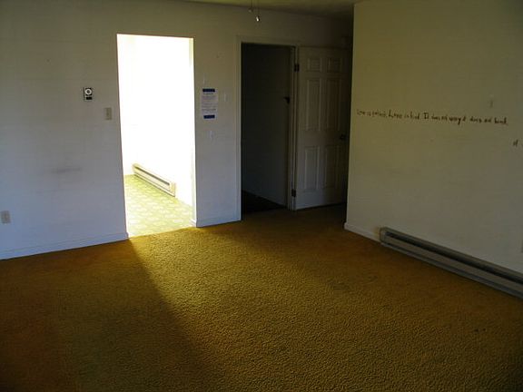 4th image of 46 Bluestone Dr