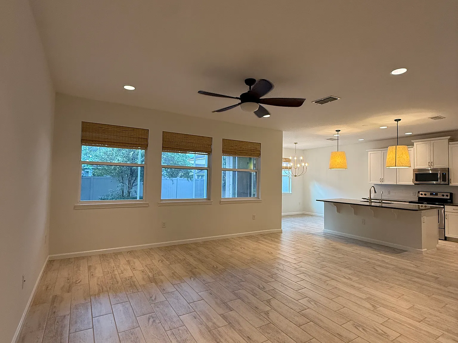 3 bed, 2.5 bath, 1901 sqft, $3,190 — Photo 1