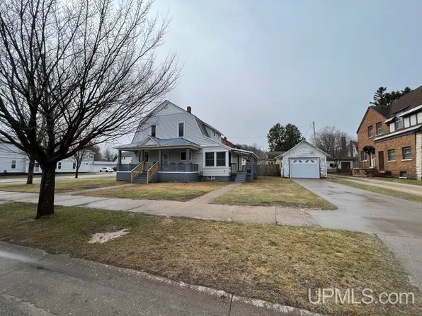 132 E Onota St, Munising, MI 49862