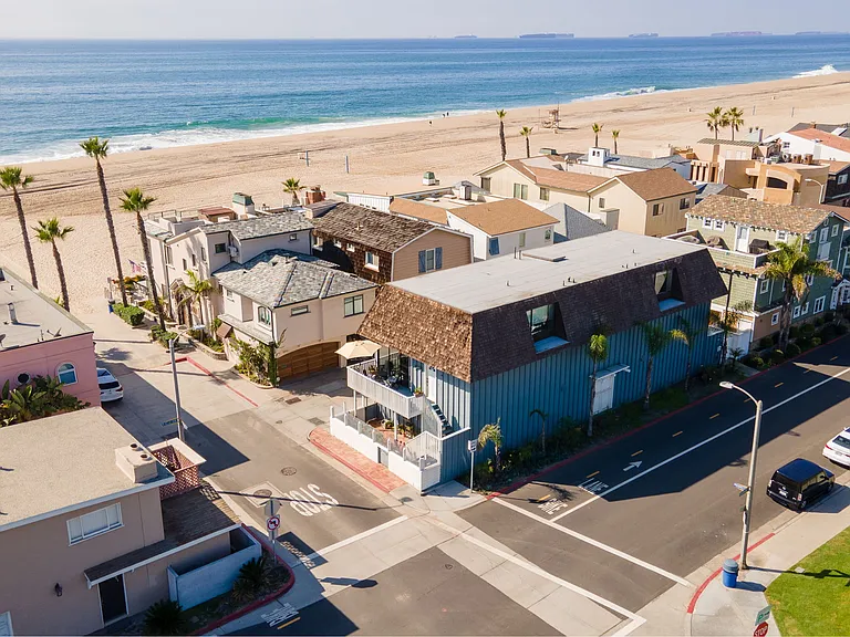 6301 Seashore Dr — Photo 2