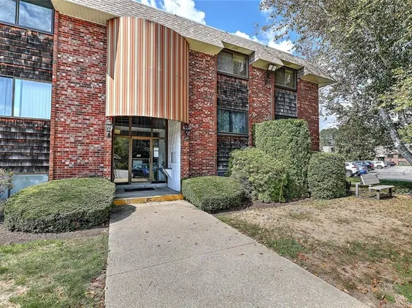 510 Child St APT 202C, Warren, RI 02885