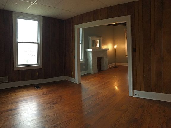 2nd image of 419 E Lincoln Way