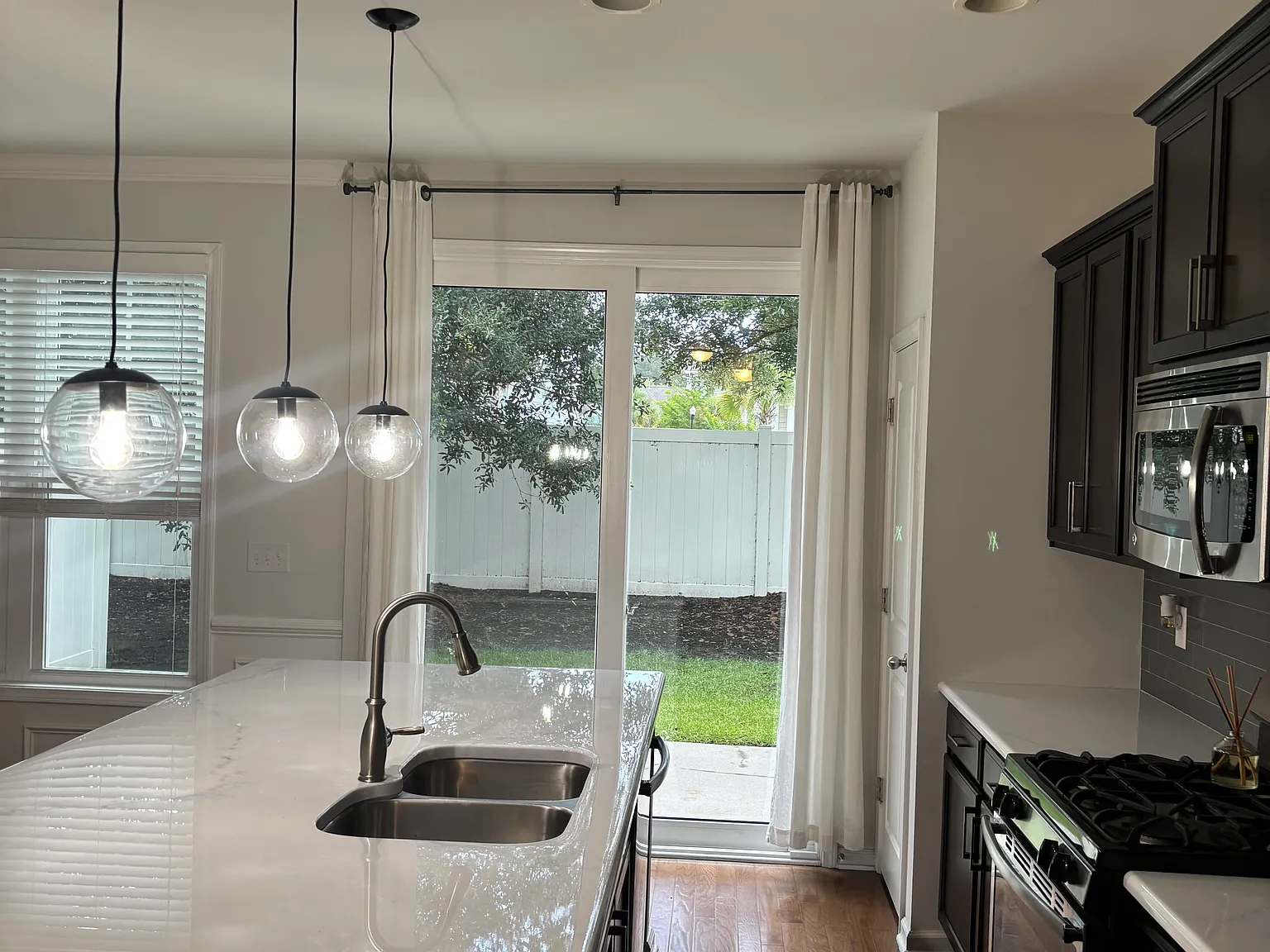 3 bed, 2.5 bath, 1496 sqft, $3,500 — Photo 3