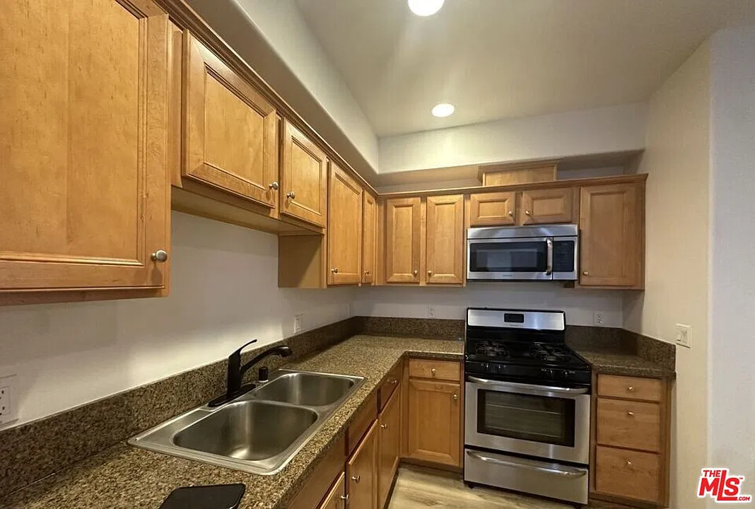 2 bed, 1.0 bath, 760 sqft, $2,450 — Photo 4