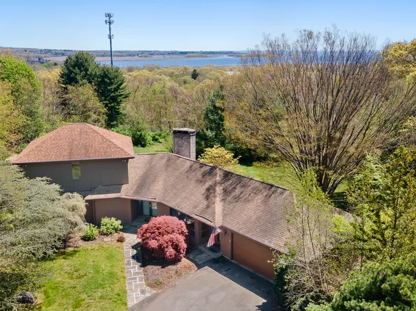 5 Watch Hill Road, Old Saybrook, CT 06475