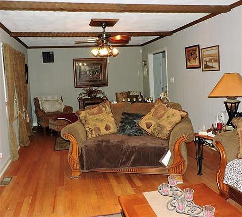 Lge den, extra sitting area