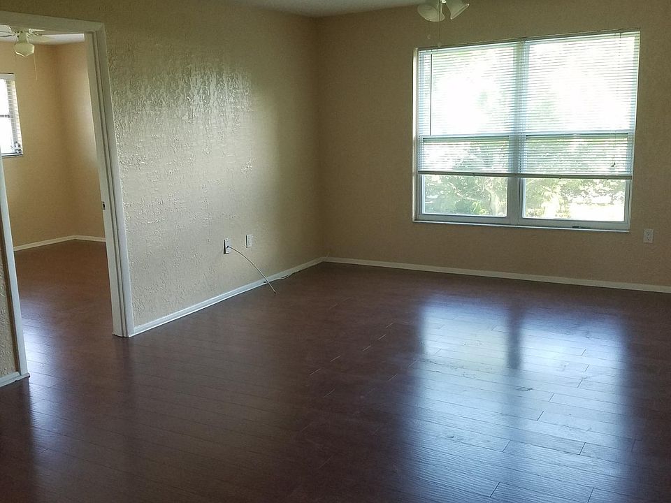 NICE BIG LIVING AREA AND BRIGHT. THIS IS A CORNER UNIT WHICH FEATURES MORE WINDOWS.