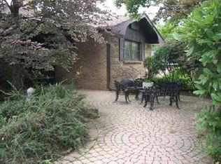 810 Roxbury Rd, Rockford, IL 61107