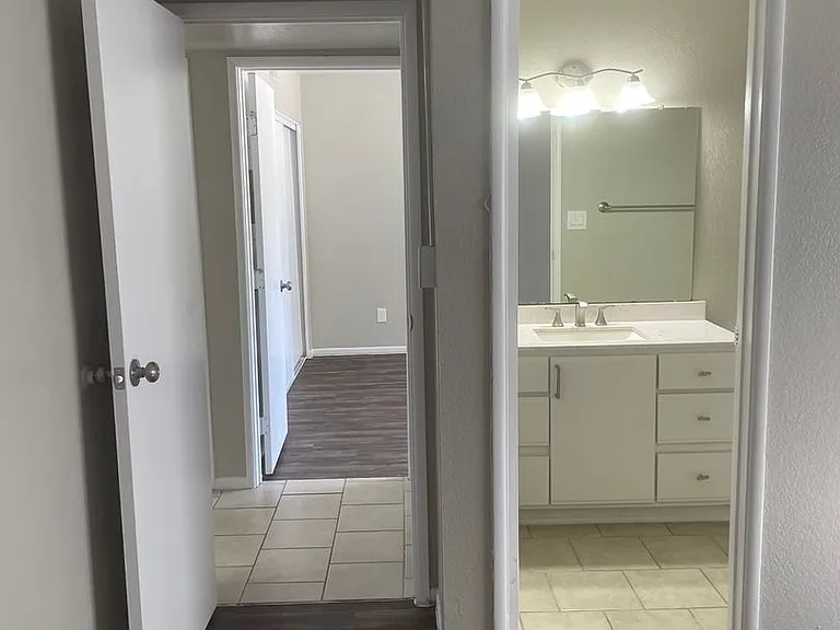 2704 E. Turney Ave — Photo 2
