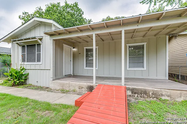 3 bed, 1.0 bath, 916 sqft, $1,150 — Photo 1