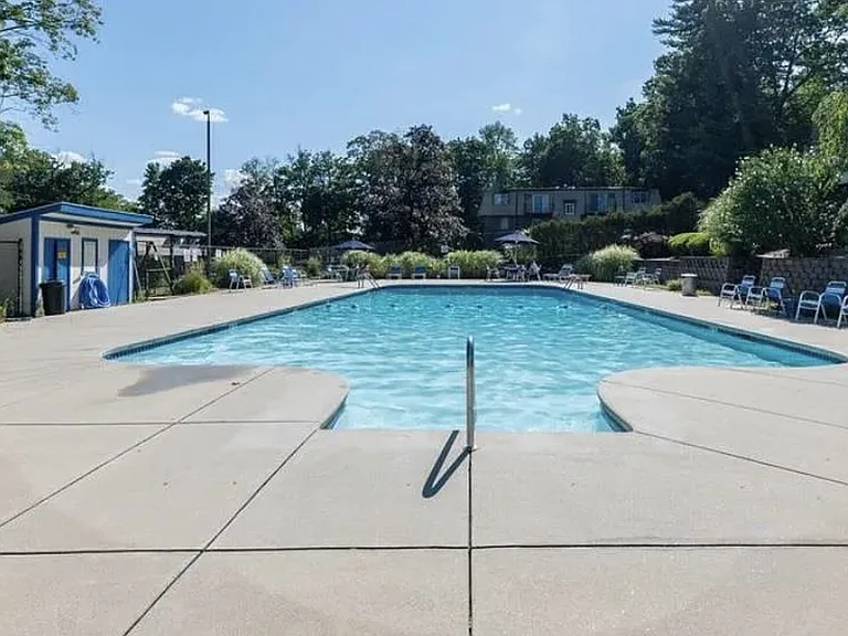 1 Pembroke Dr #19 — Photo 10