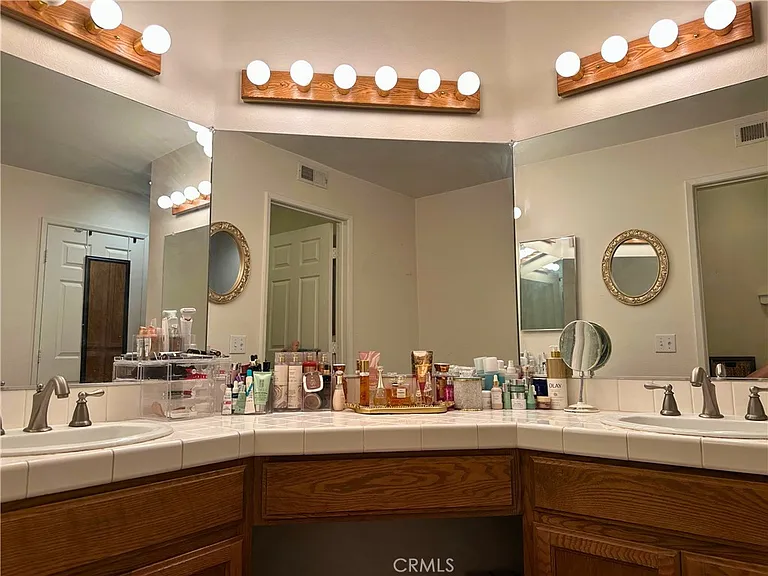 19051 Primrose Ln — Photo 13