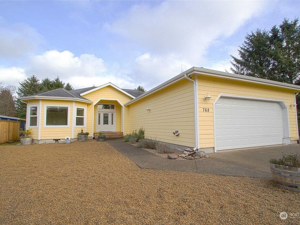 1st image of 768 Island Circle SE