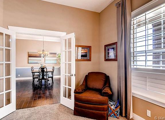 5th image of 392 Yosemite Way