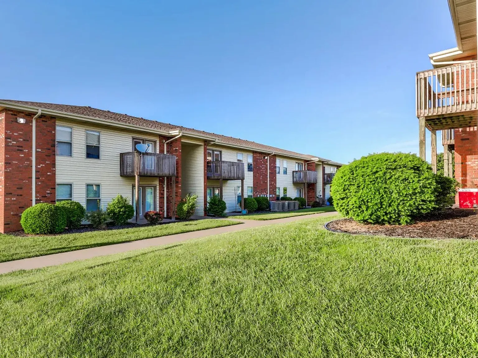 Ozark Mountain Crossing Apartments — Photo 1