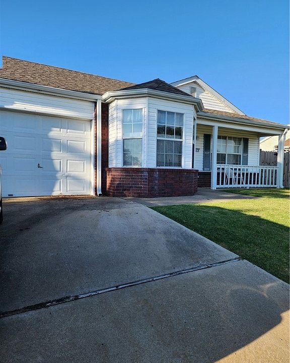 2nd image of 2470 Pine Lake Ave