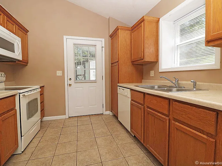 1936 Emily Ct — Photo 9