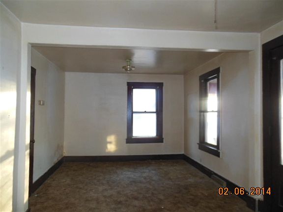 3rd image of 422 W Holmes St