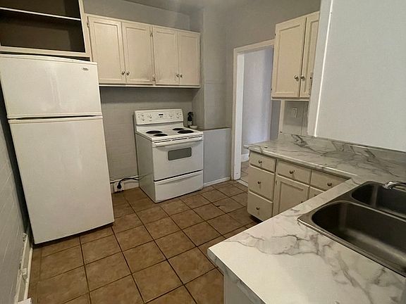5th image of 902 Elsmere Ave Unit 902