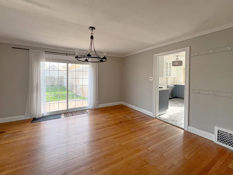 1340 E South St — Photo 12